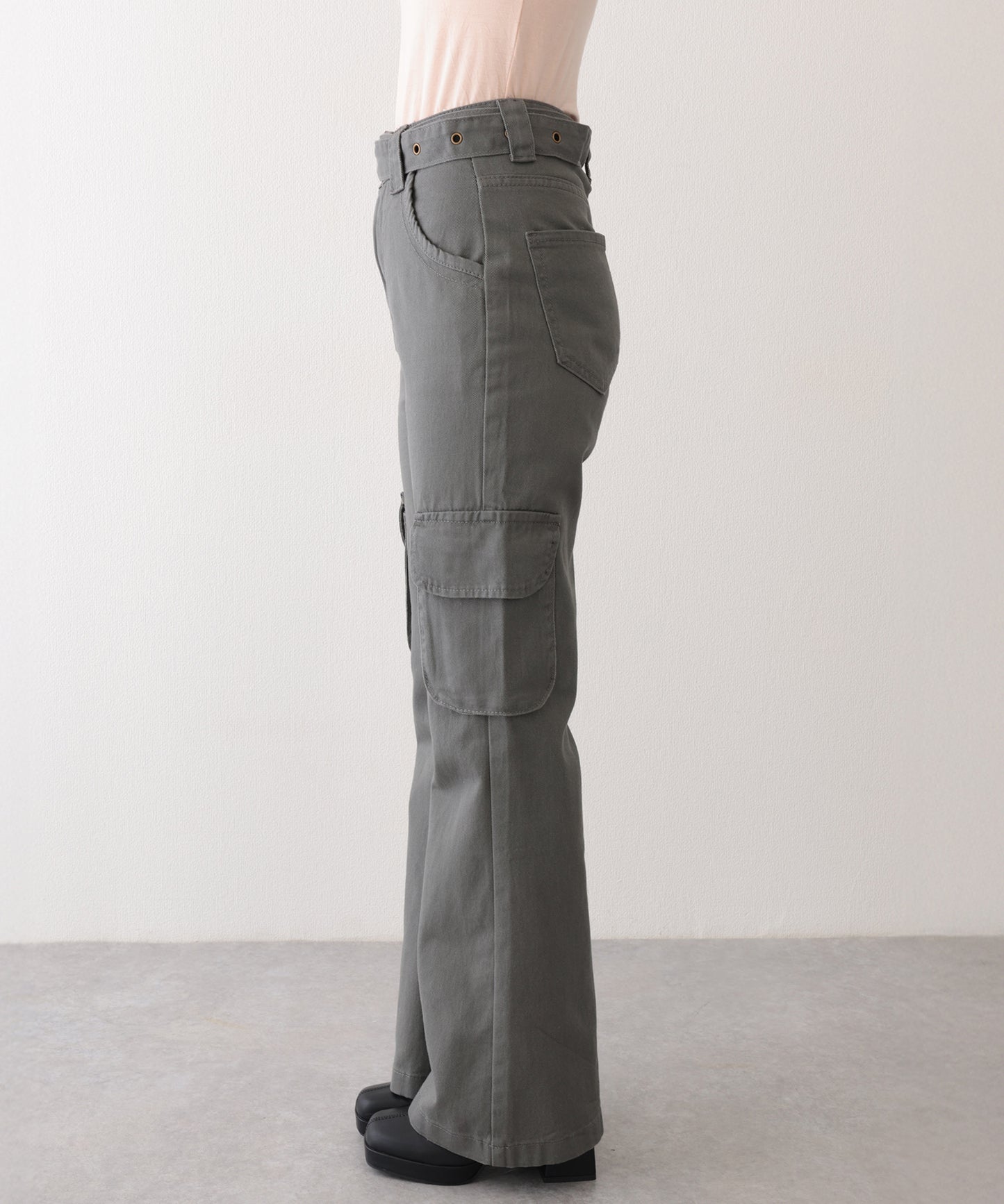 ハトメ ベルト付き ハイウエスト フレア カーゴパンツ