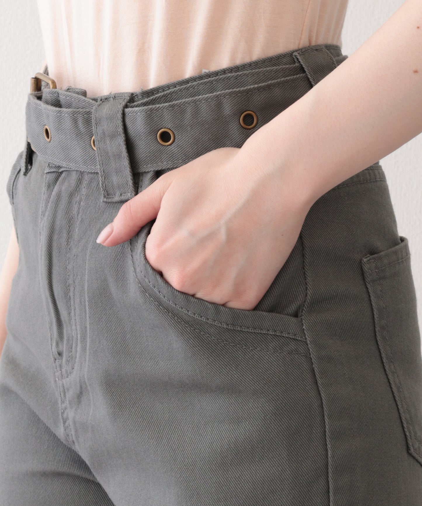 ハトメ ベルト付き ハイウエスト フレア カーゴパンツ