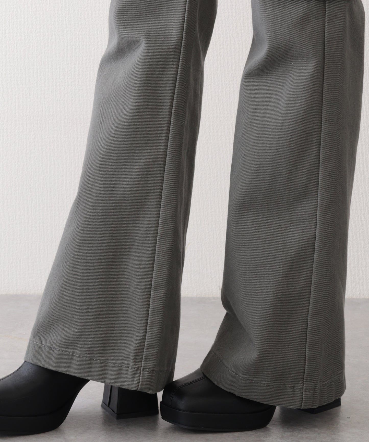 ハトメ ベルト付き ハイウエスト フレア カーゴパンツ