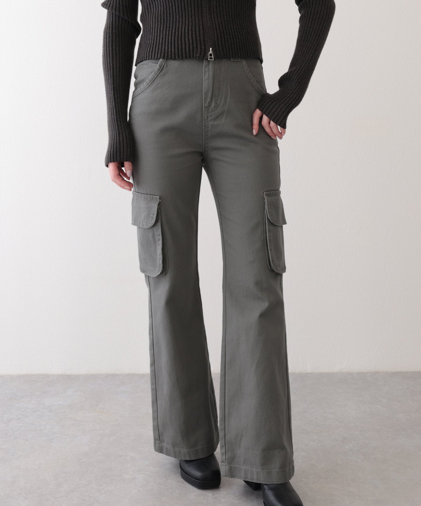 ハトメ ベルト付き ハイウエスト フレア カーゴパンツ