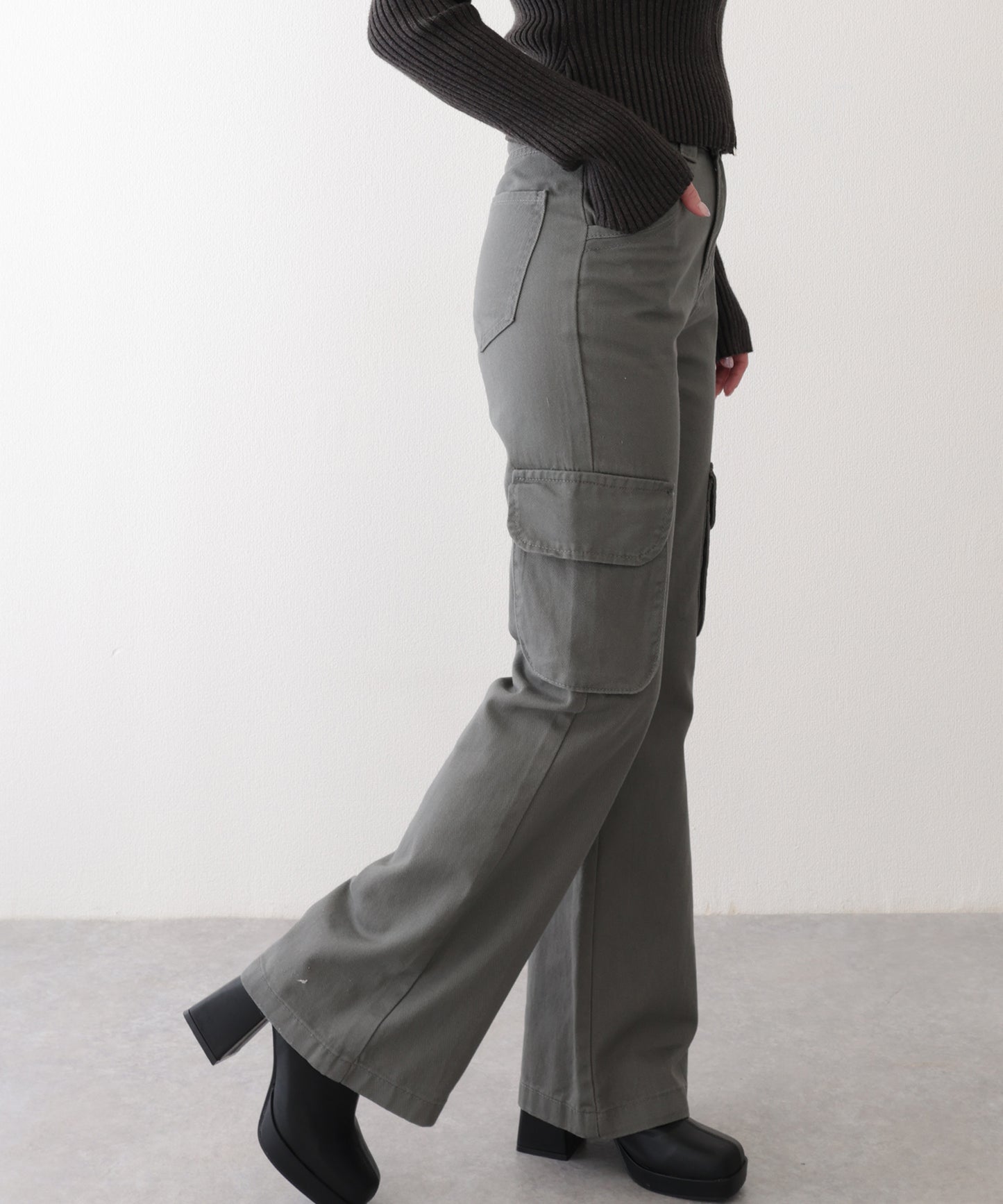 ハトメ ベルト付き ハイウエスト フレア カーゴパンツ