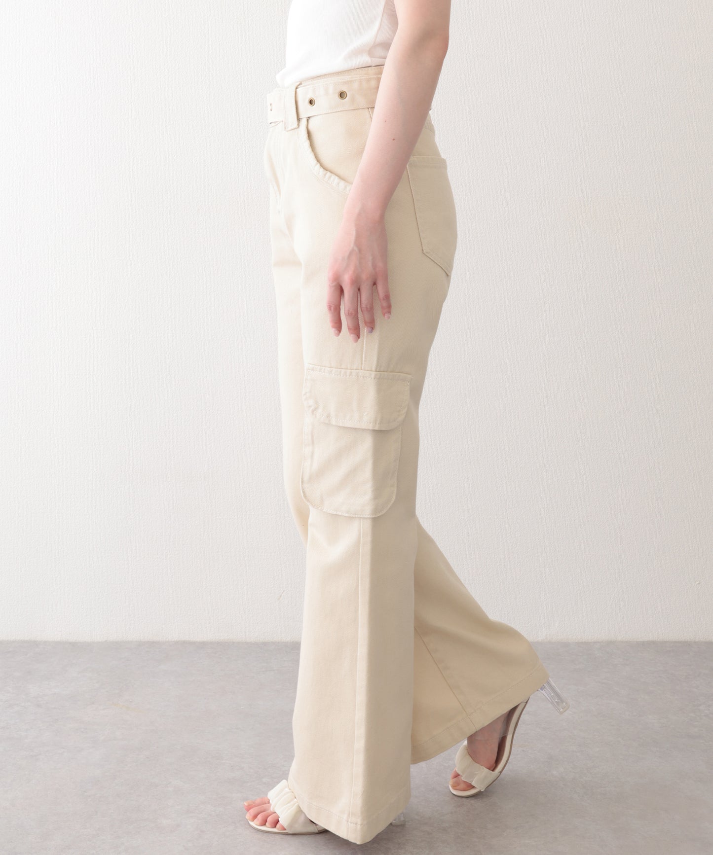 ハトメ ベルト付き ハイウエスト フレア カーゴパンツ