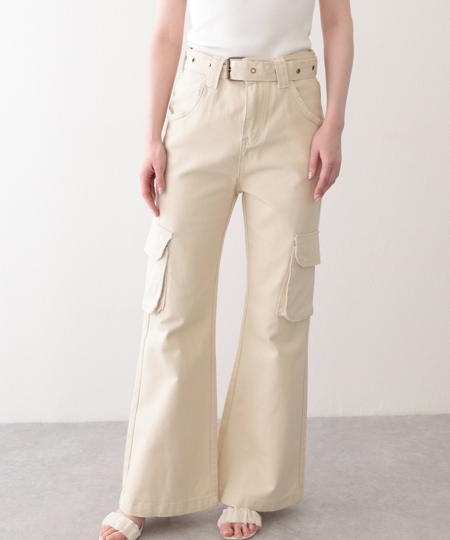 ハトメ ベルト付き ハイウエスト フレア カーゴパンツ