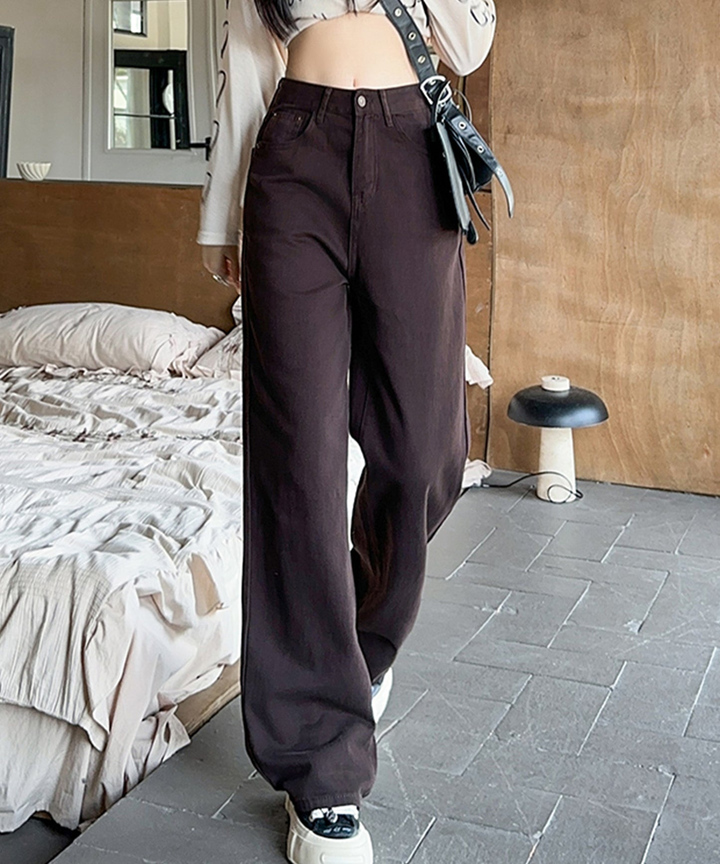 ハイウエスト ベーシック レザー調パッチ付き ストレート デニムパンツ