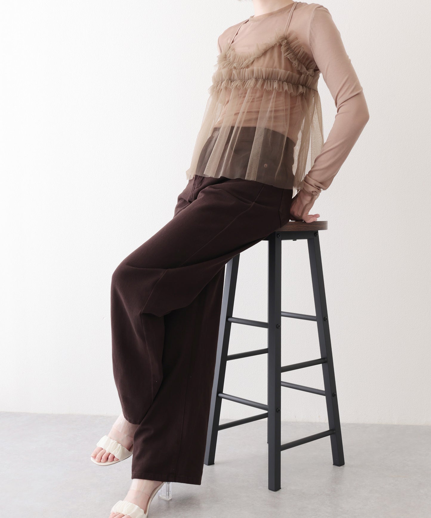 ハイウエスト ベーシック レザー調パッチ付き ストレート デニムパンツ