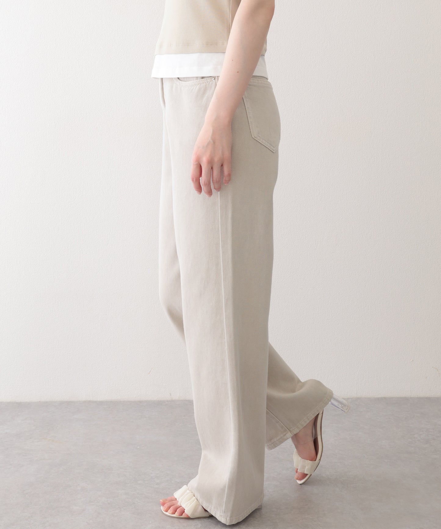 ハイウエスト ベーシック レザー調パッチ付き ストレート デニムパンツ