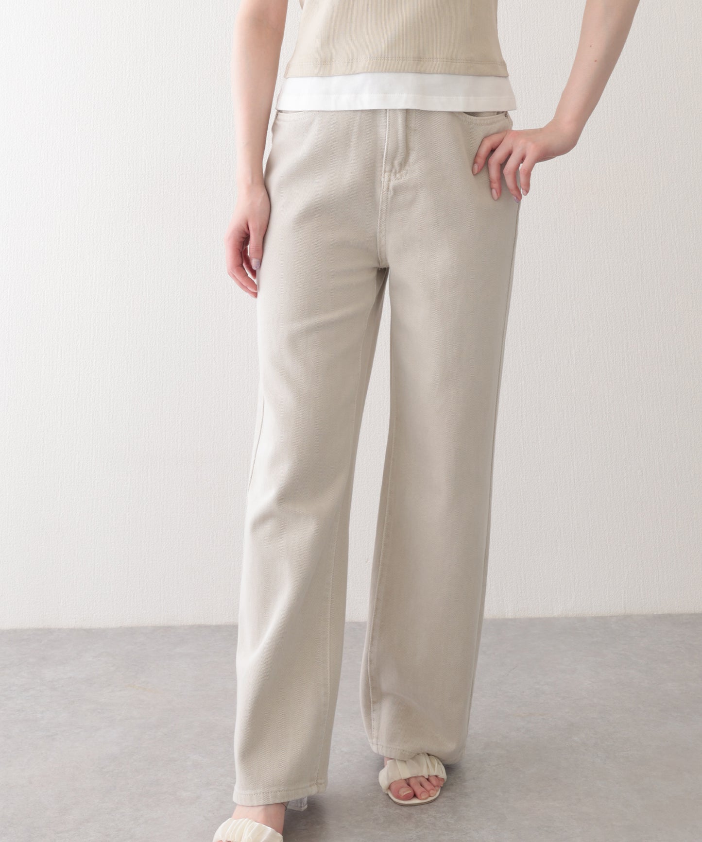 ハイウエスト ベーシック レザー調パッチ付き ストレート デニムパンツ