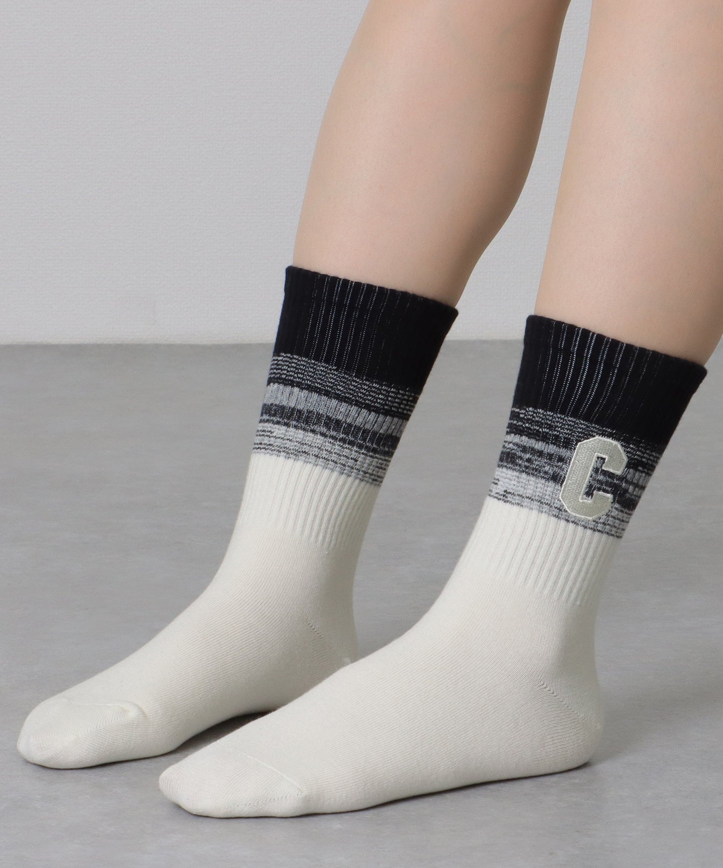 【7足セット】 アルファベット 刺繍 グラデーション カラー クルー丈 ソックス