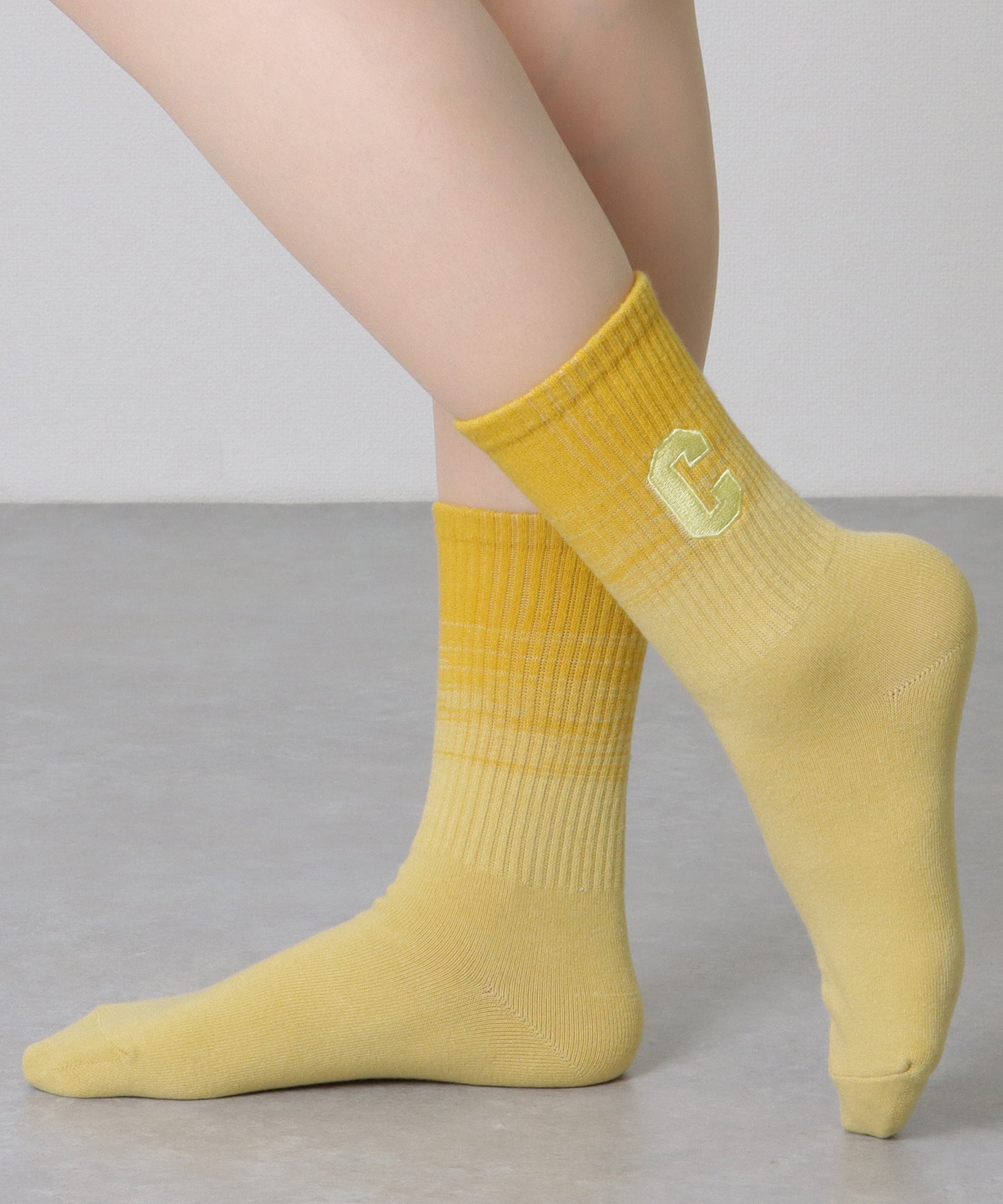 【7足セット】 アルファベット 刺繍 グラデーション カラー クルー丈 ソックス