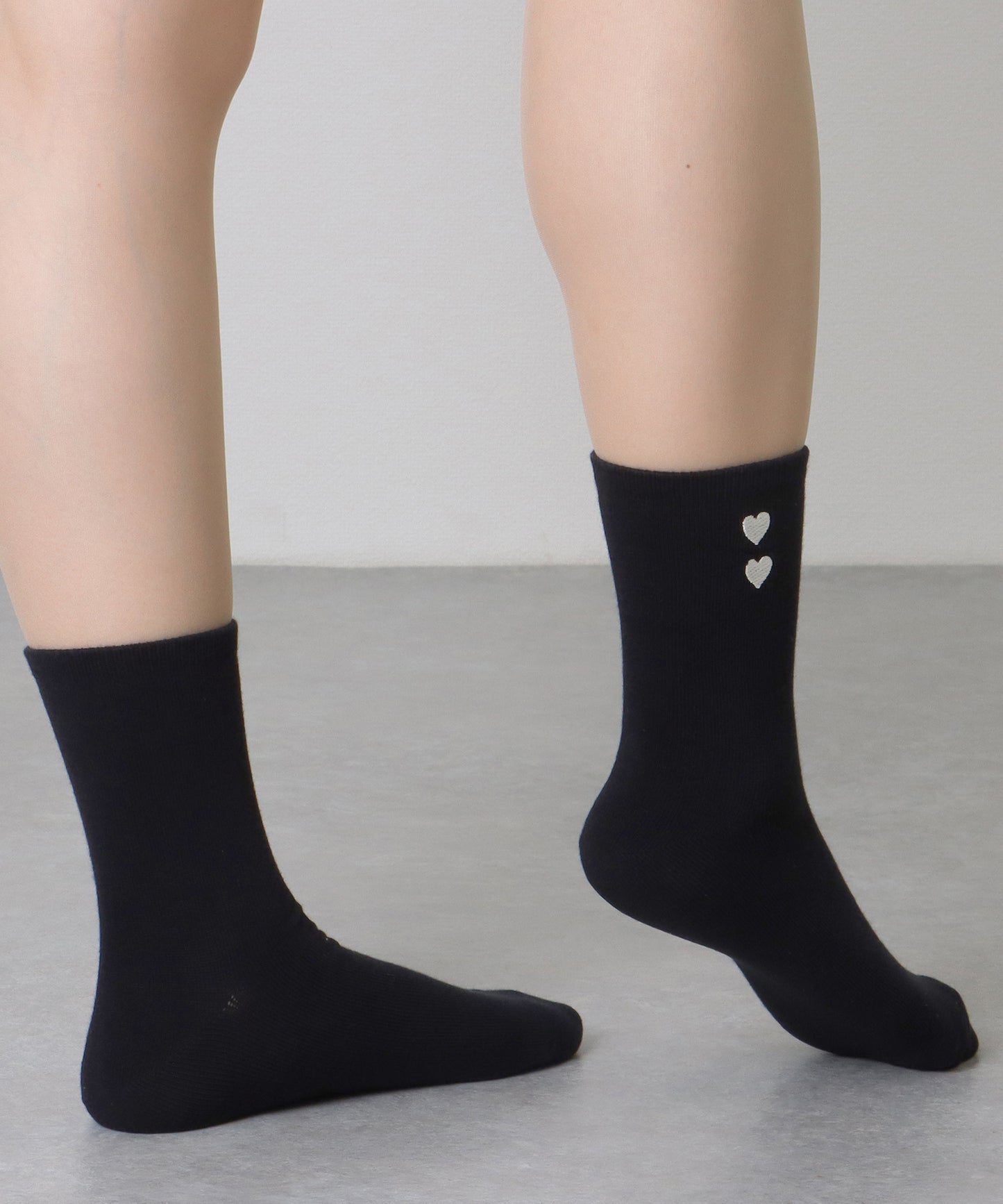 【6足セット】 ソリッドカラー ハート 刺繍付 クルー丈 ソックス