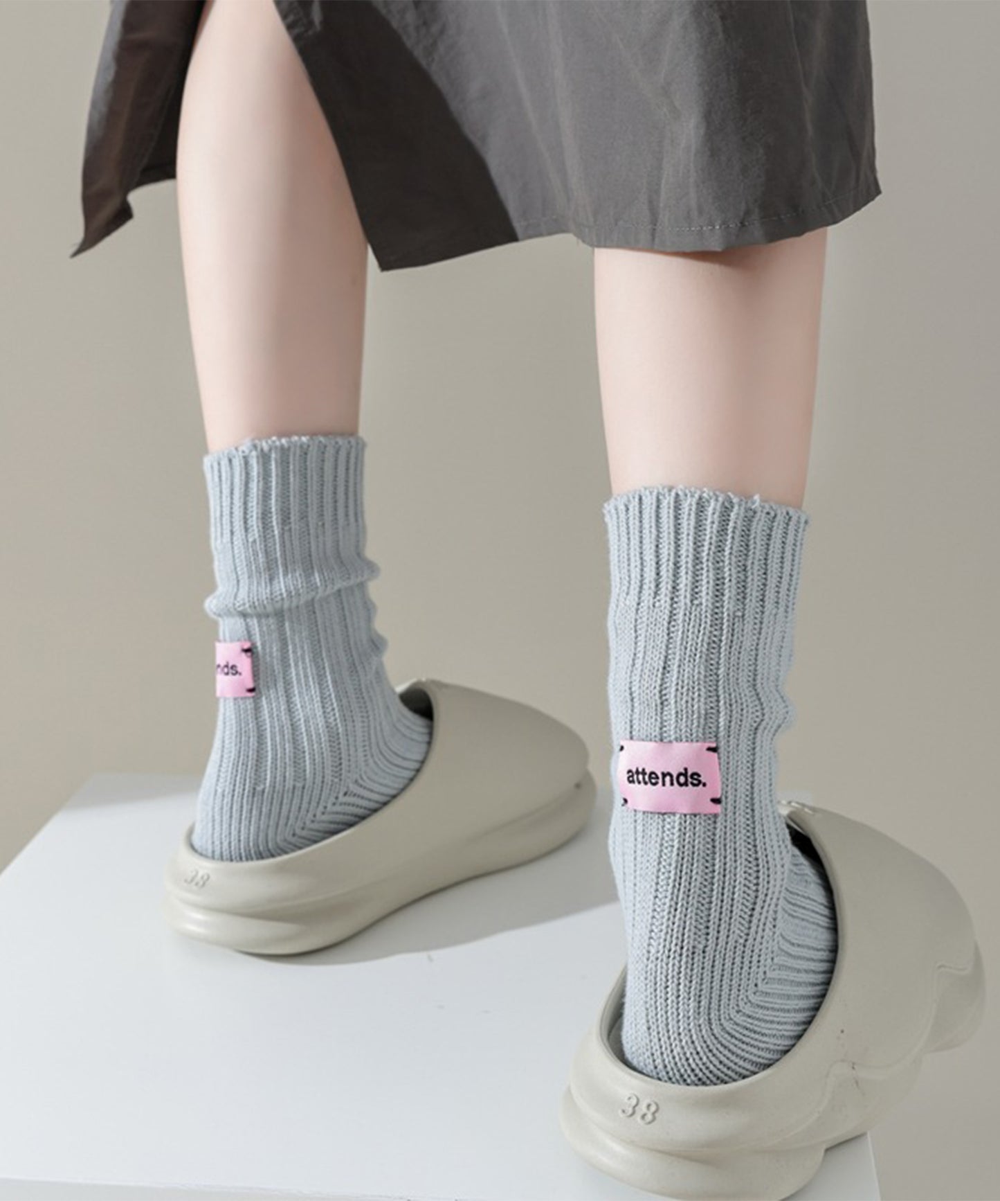 【6足セット】バック タグ付き ソリッドカラー リブ クルー ソックス
