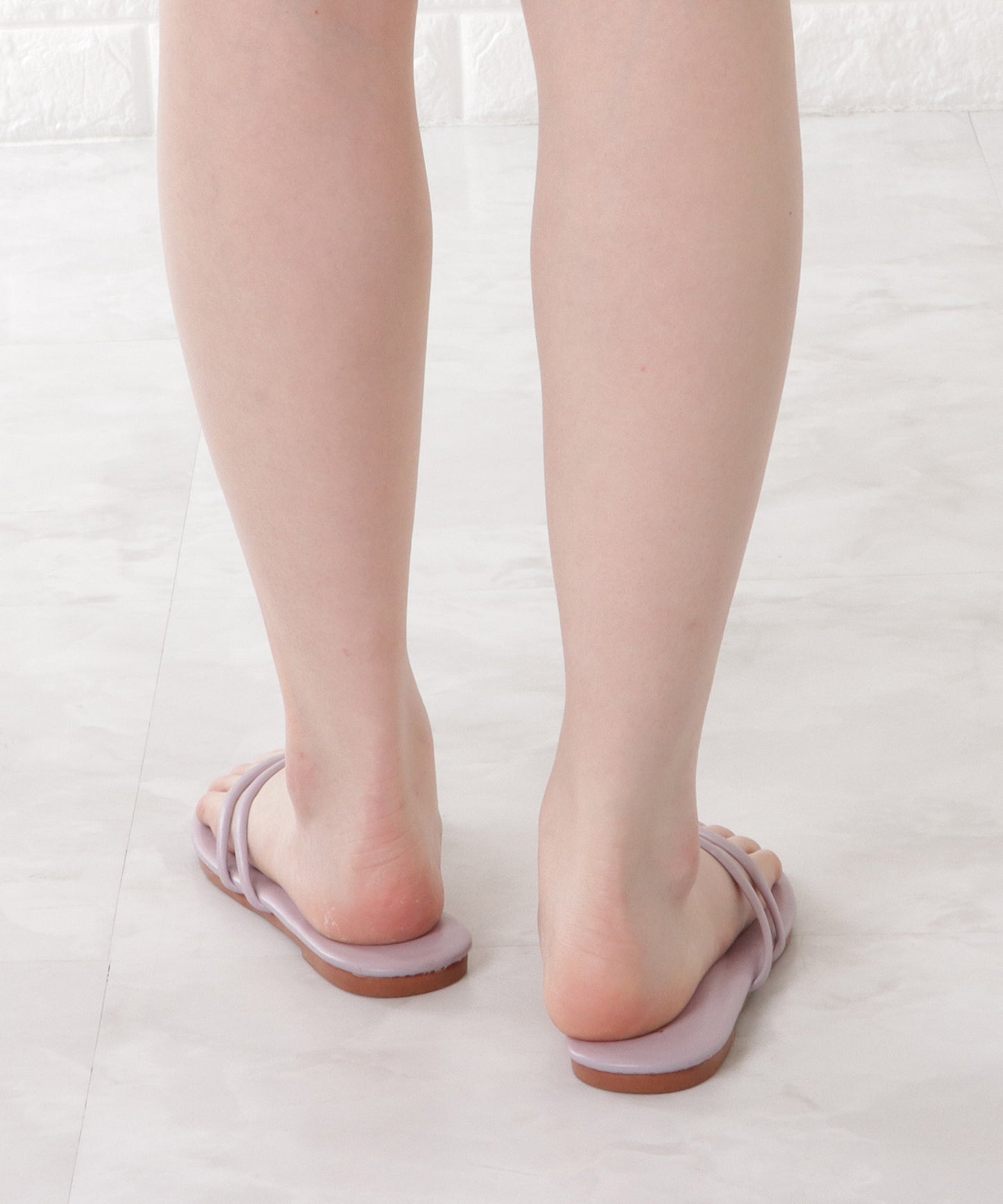 ストラップトングフラットサンダル