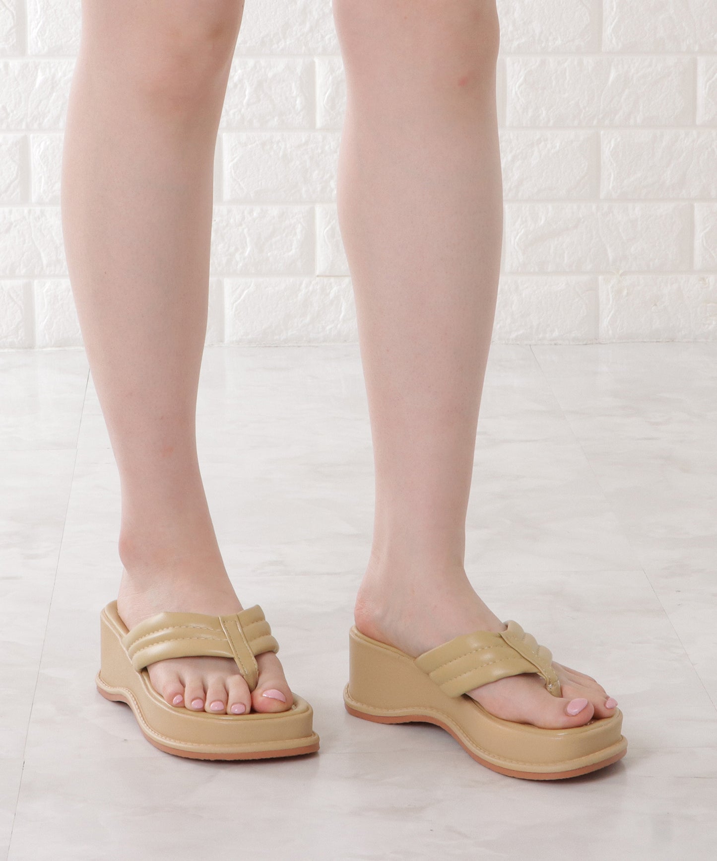 コンフォート厚底トングサンダル