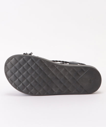 花モチーフ付き編みストラップサンダル