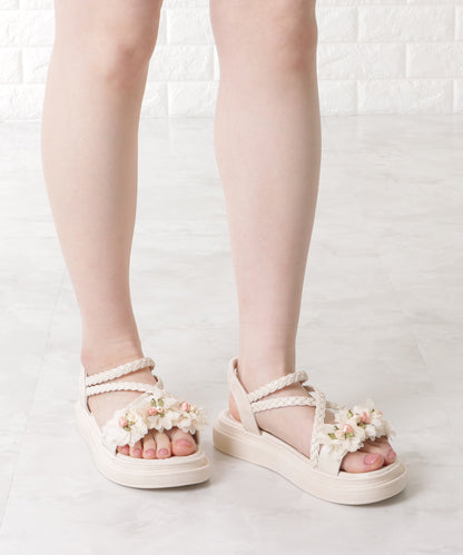 花モチーフ付き編みストラップサンダル