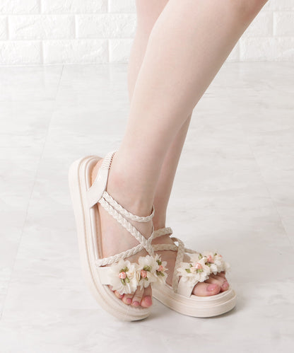 花モチーフ付き編みストラップサンダル