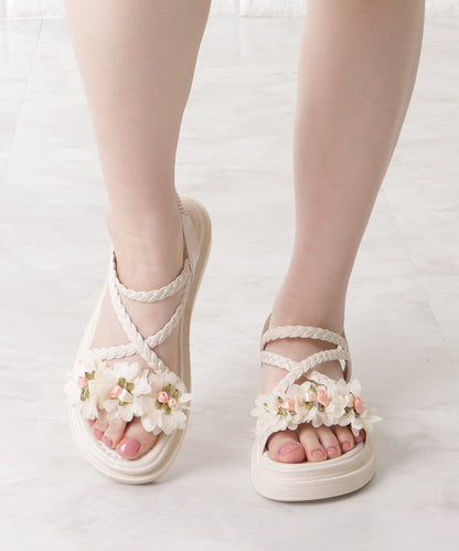 花モチーフ付き編みストラップサンダル