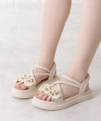 花モチーフ付き編みストラップサンダル