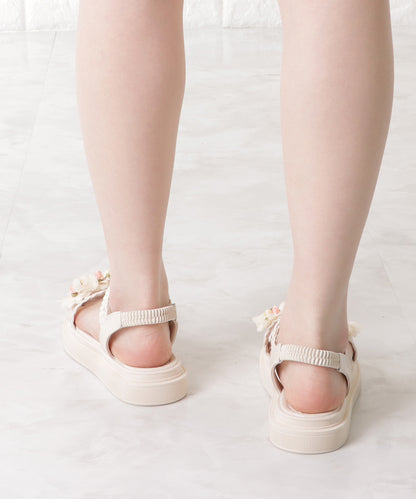 花モチーフ付き編みストラップサンダル