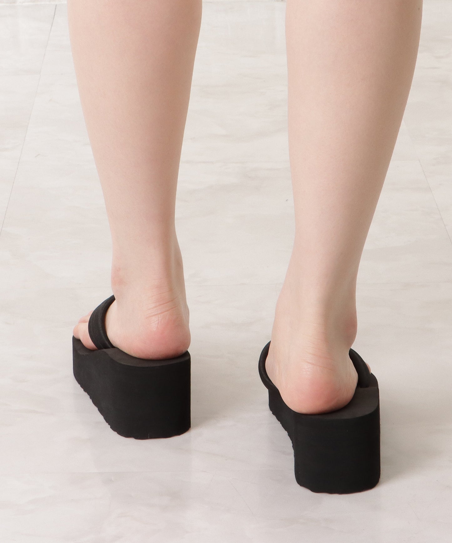 コンフォート厚底トングサンダル
