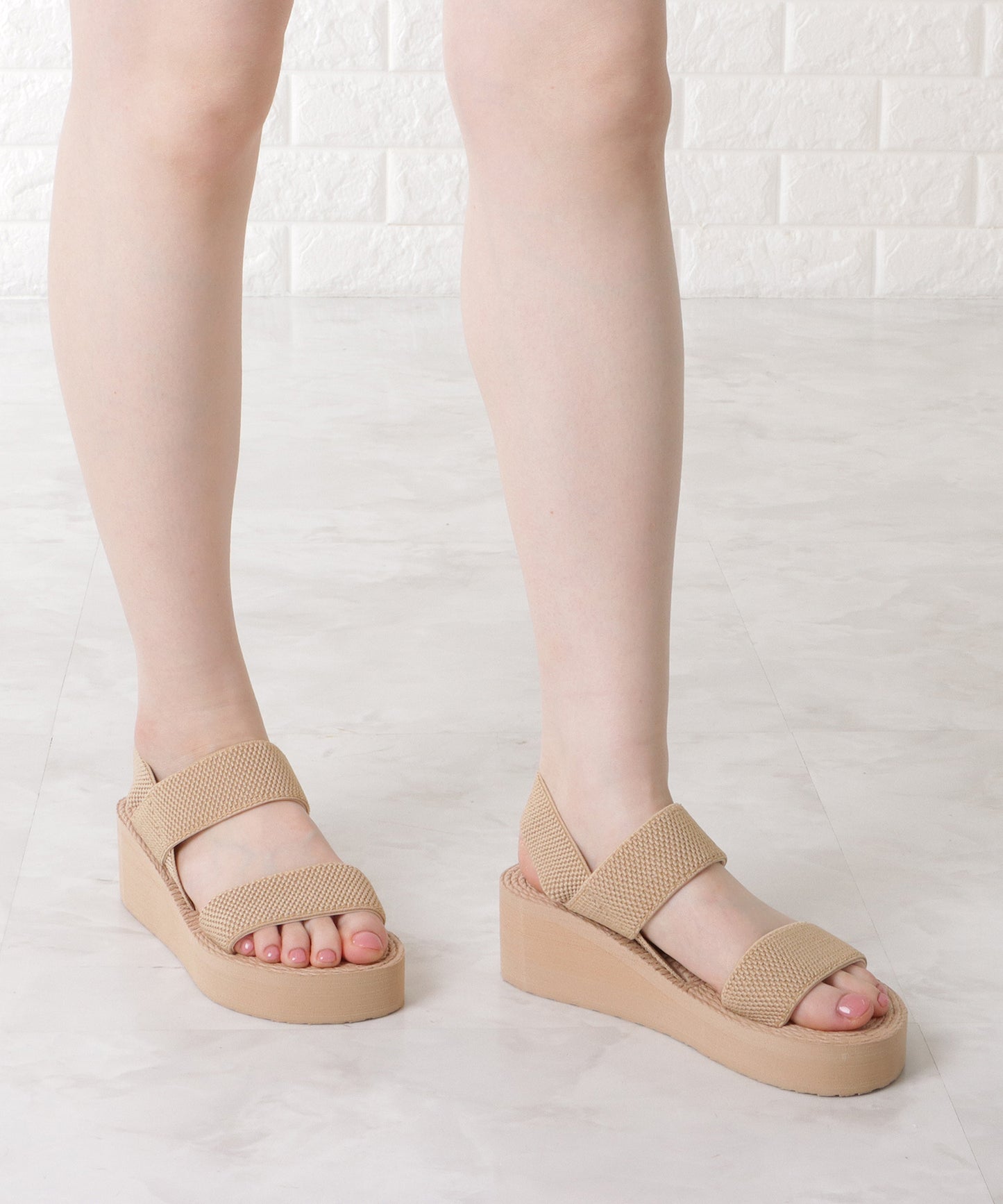 厚底シンプルウエッジストラップサンダル