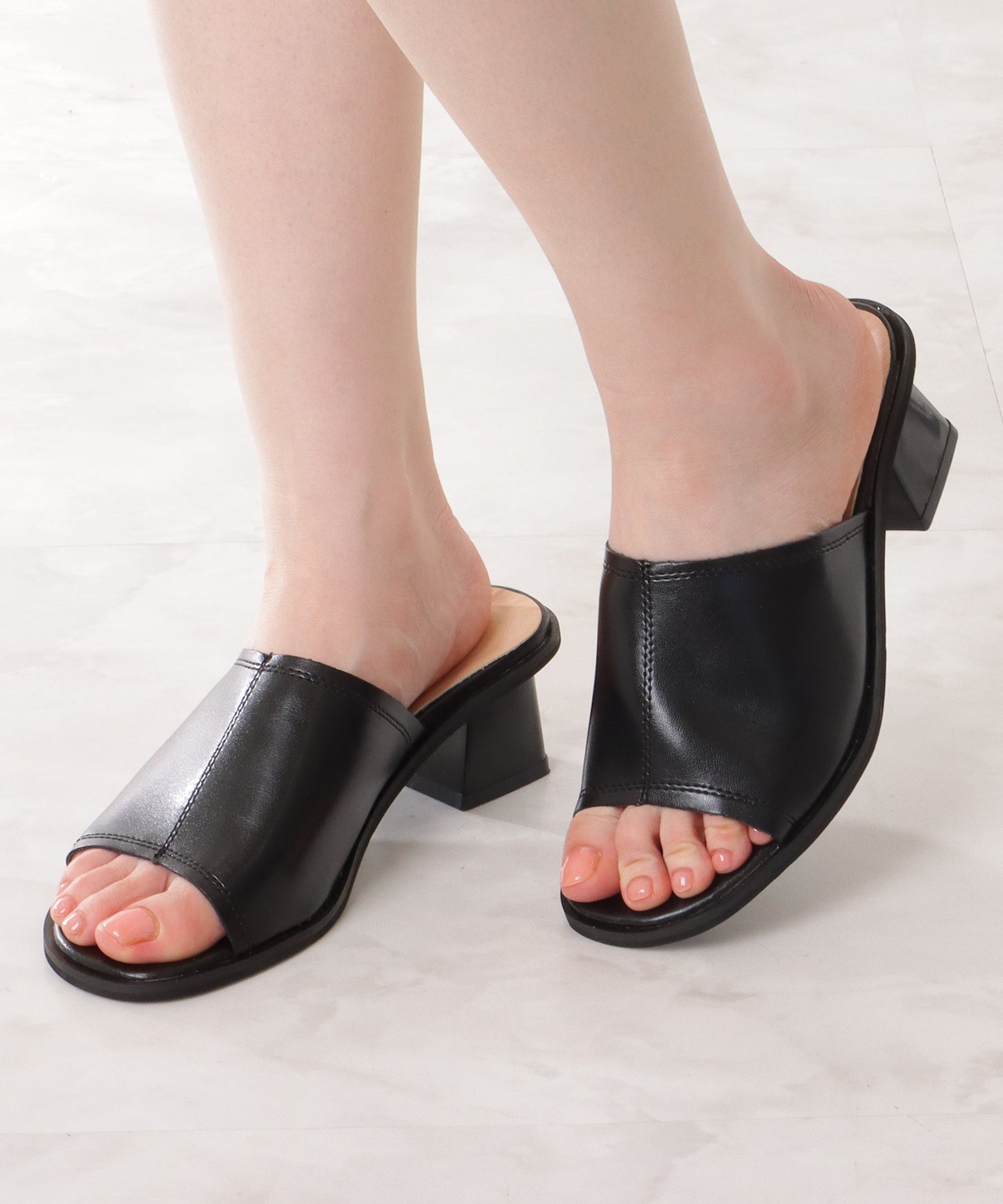 ラウンド レトロ チャンキーヒール サンダル