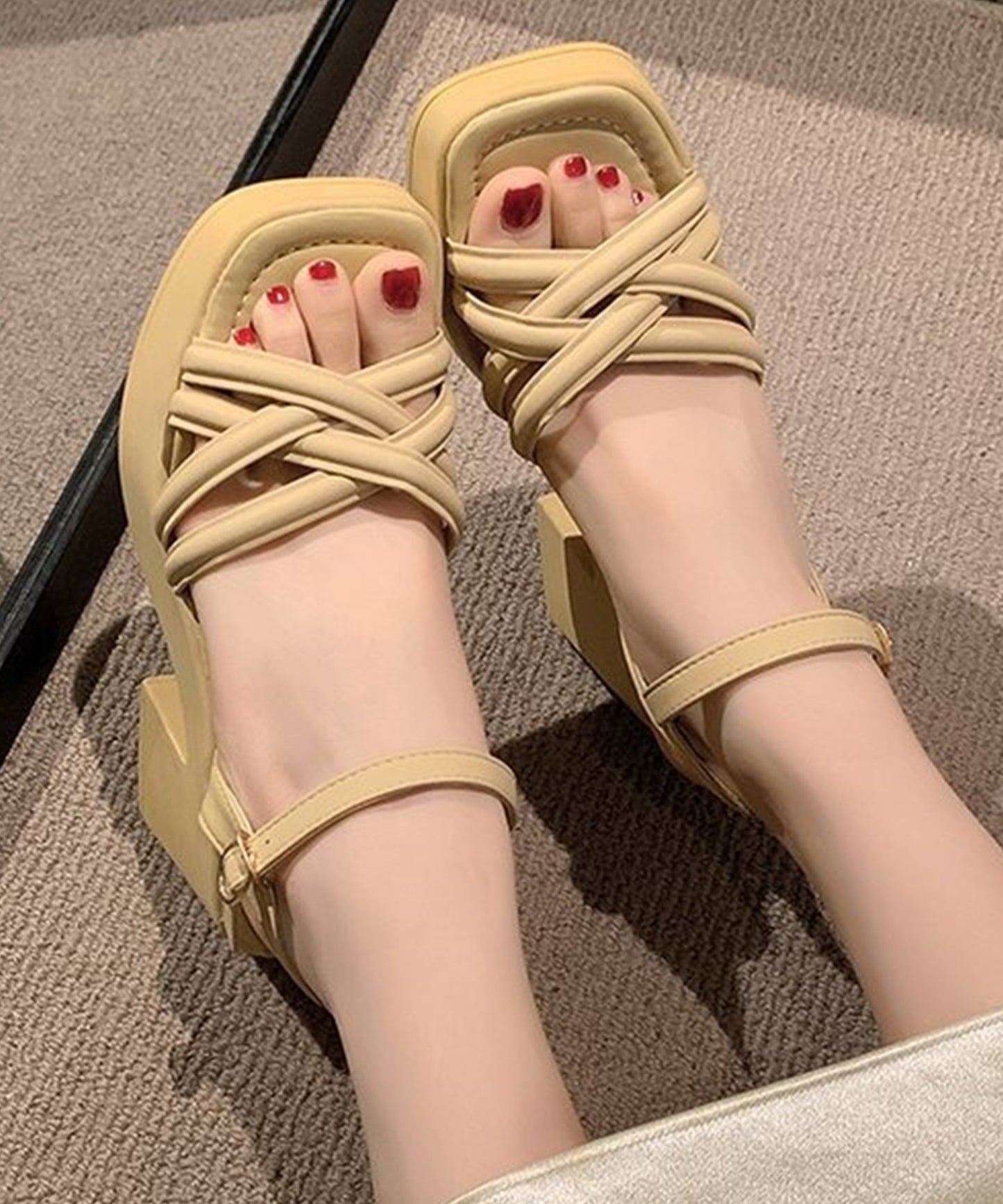 レザー調 クロス ストラップ プラットフォーム 厚底 太ヒール サンダル