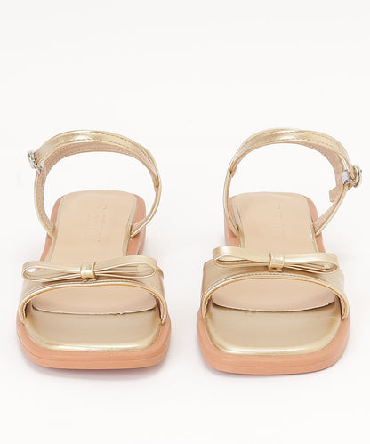 リボン メタリック スクエアトゥ バックストラップ付き サンダル