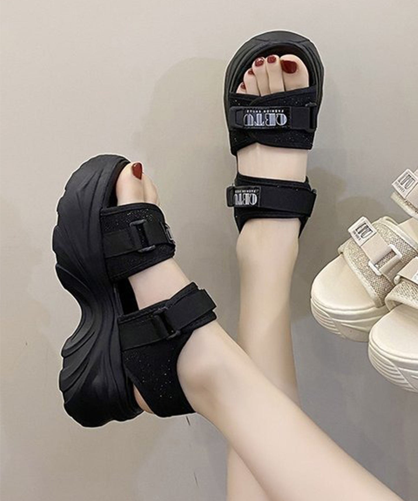 厚底 ラメ ベルクロ スポーツ サンダル