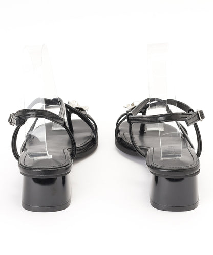 レザー調 メタルモチーフ クロスストラップ 親指トング サンダル