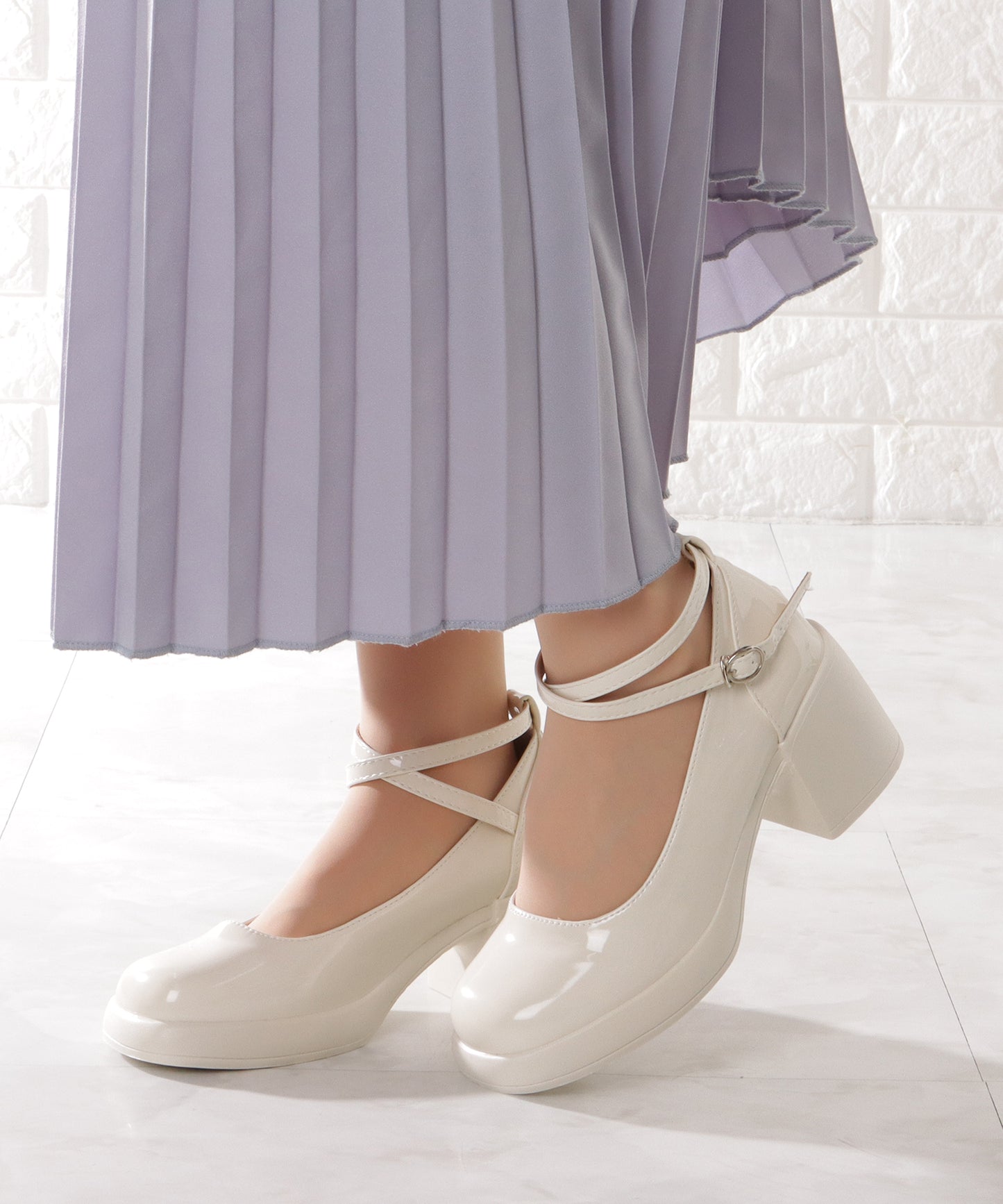 レザー調 厚底 ストラップ ボリューム パンプス