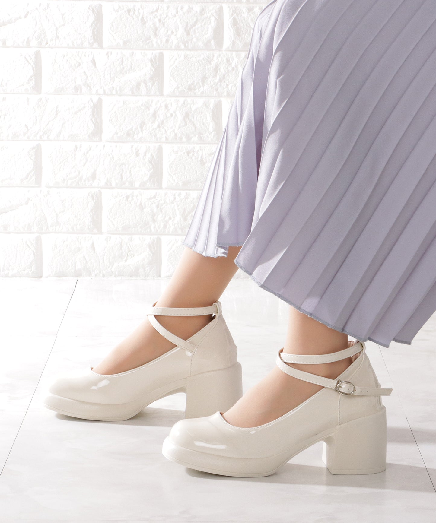 レザー調 厚底 ストラップ ボリューム パンプス