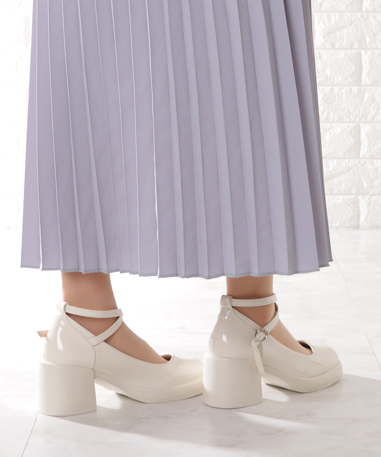 レザー調 厚底 ストラップ ボリューム パンプス