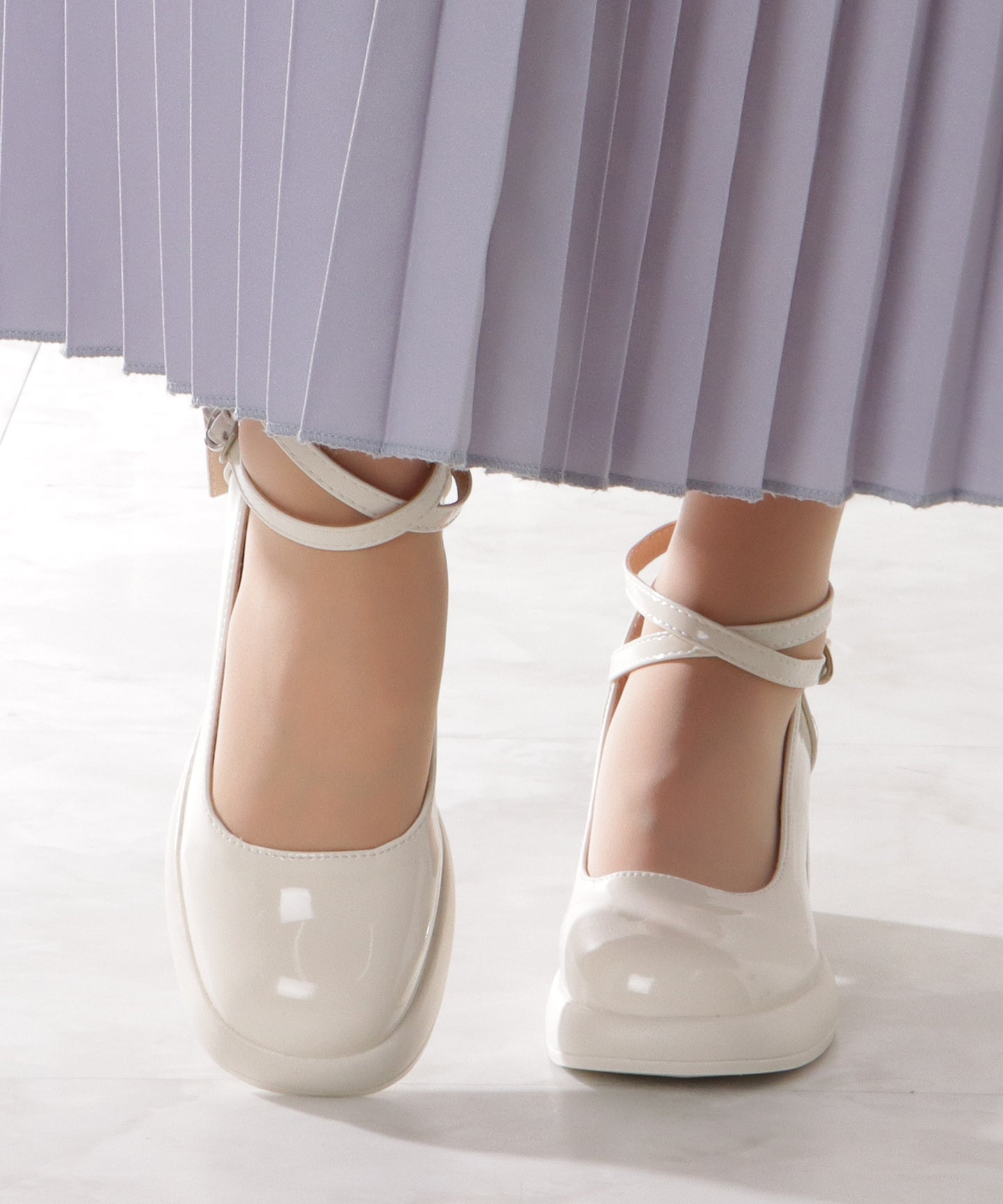 レザー調 厚底 ストラップ ボリューム パンプス