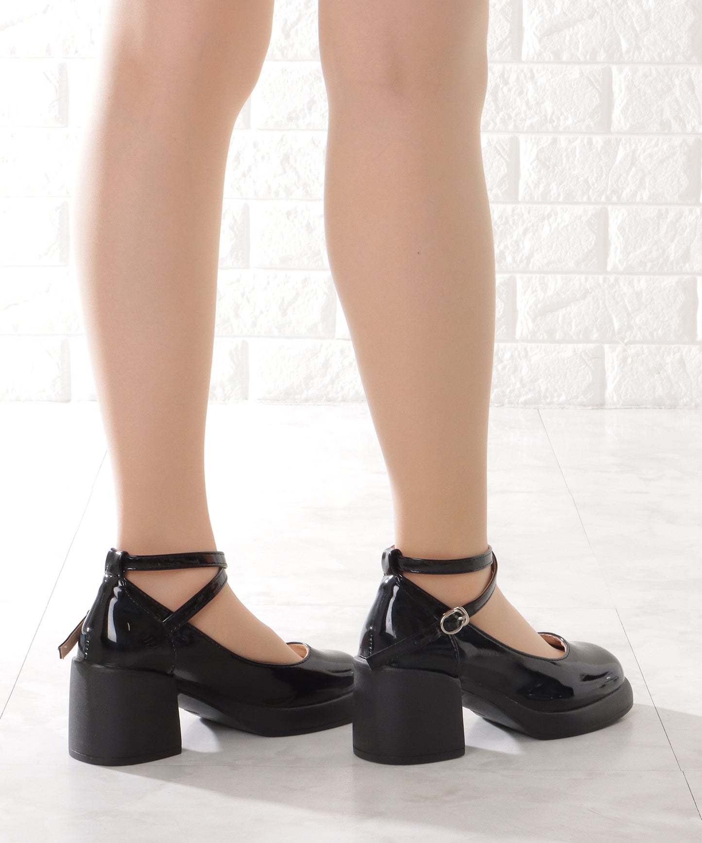 レザー調 厚底 ストラップ ボリューム パンプス