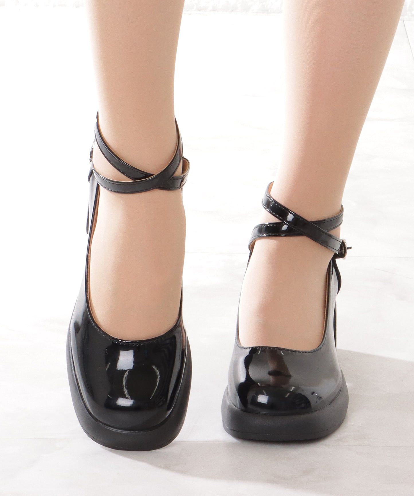 レザー調 厚底 ストラップ ボリューム パンプス