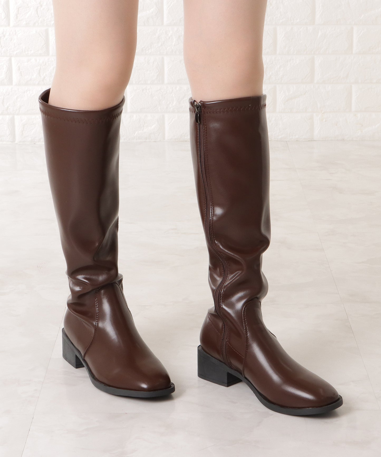 レザー調ローヒールサイドファスナーブーツ