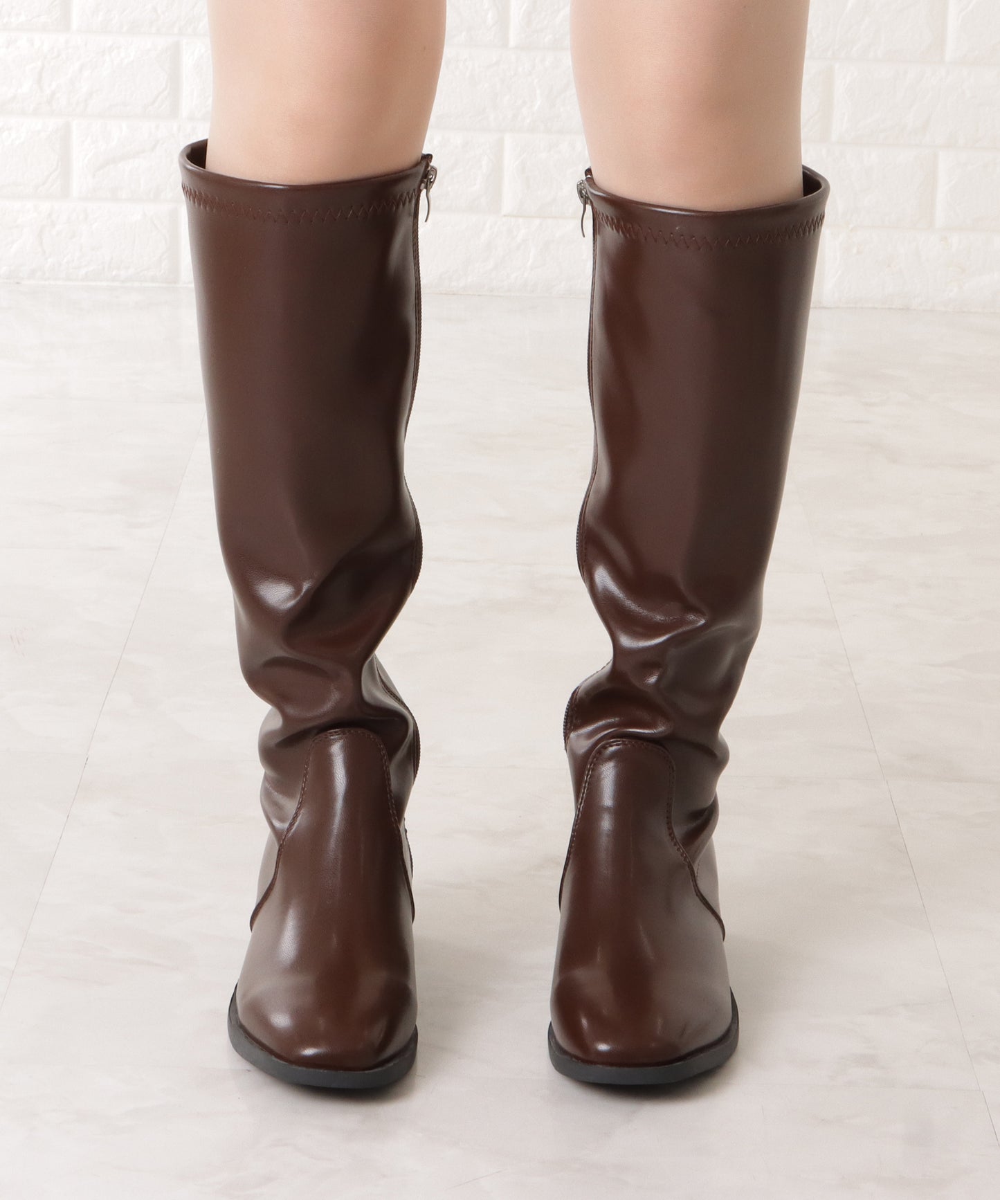 レザー調ローヒールサイドファスナーブーツ