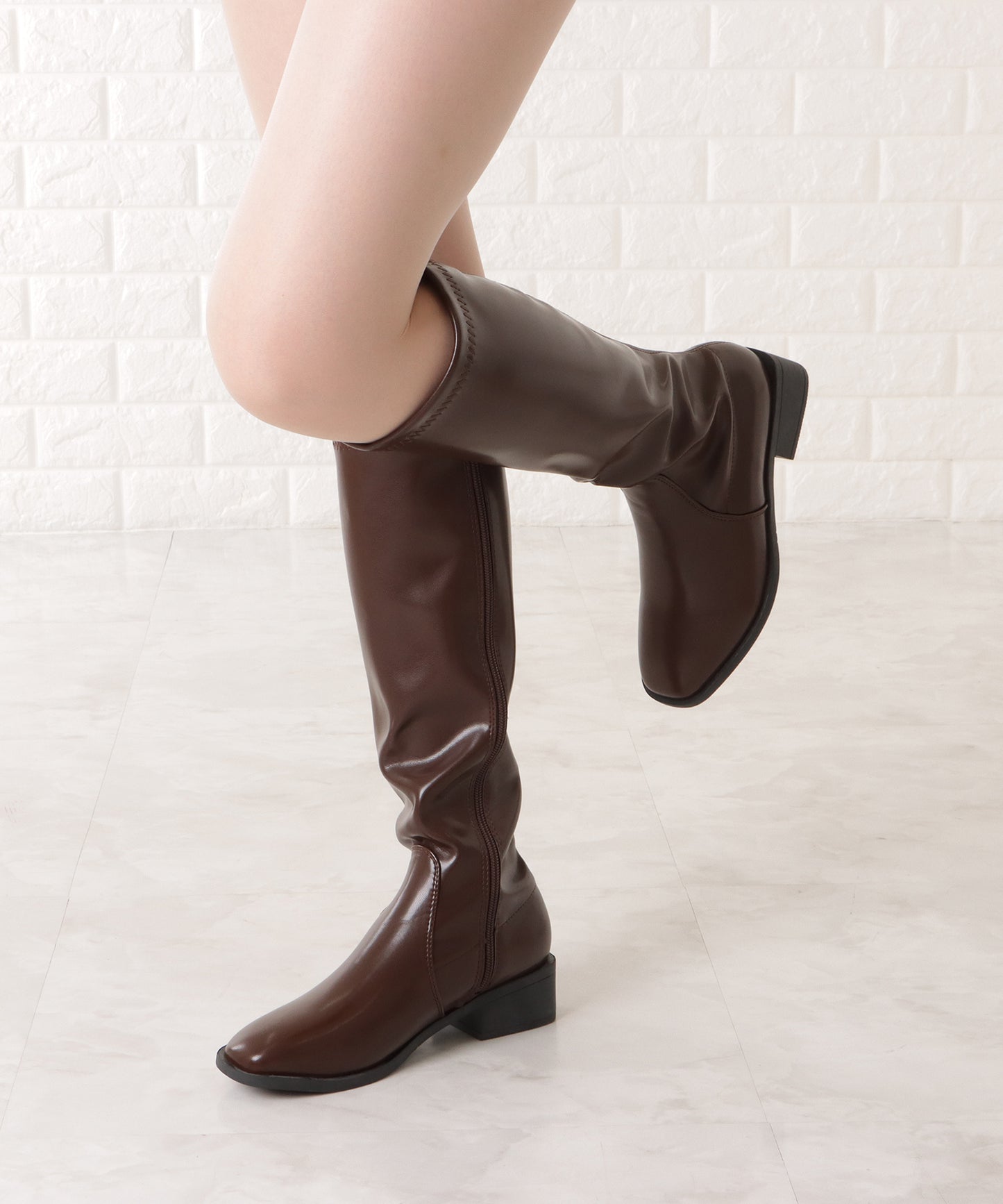 レザー調ローヒールサイドファスナーブーツ