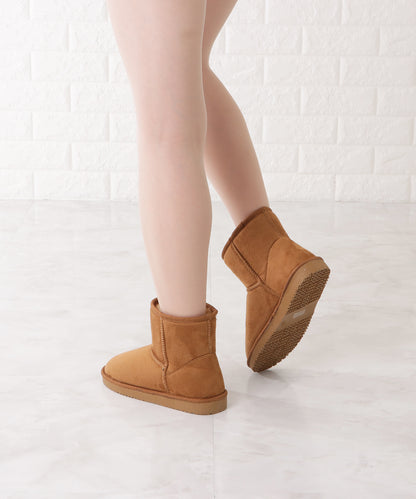 ショートムートンブーツ