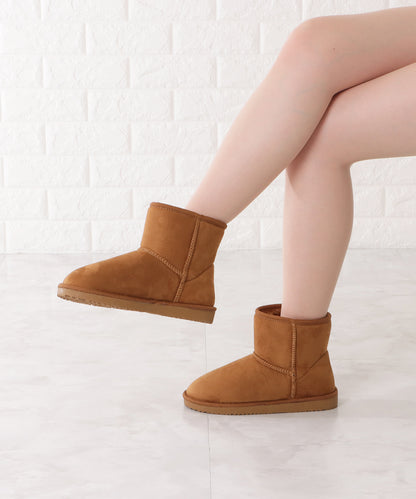 ショートムートンブーツ