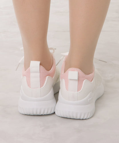 軽量メッシュスニーカー