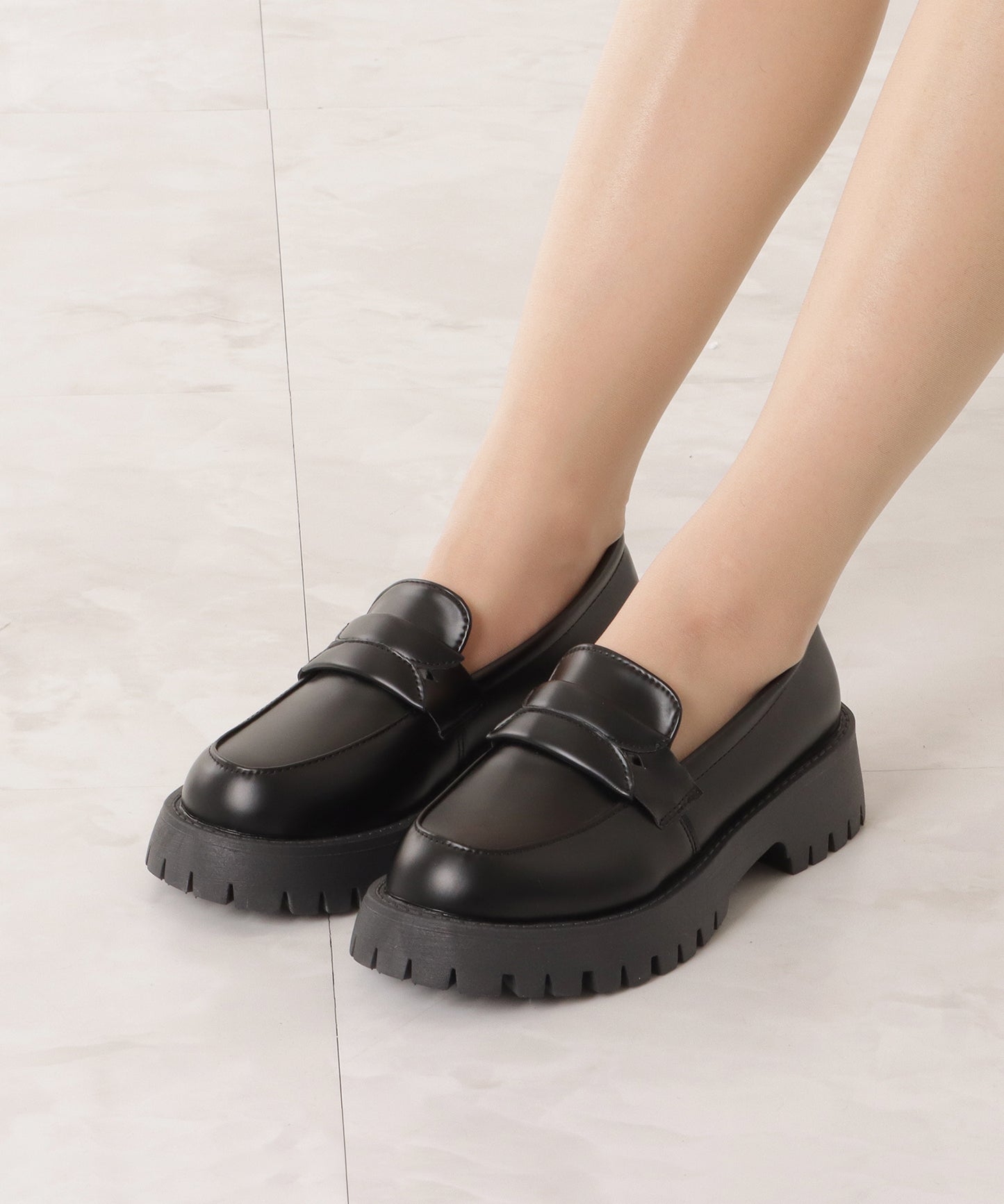 厚底コインローファー
