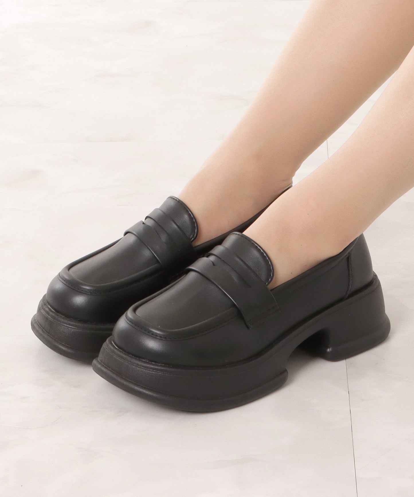 厚底コインローファー