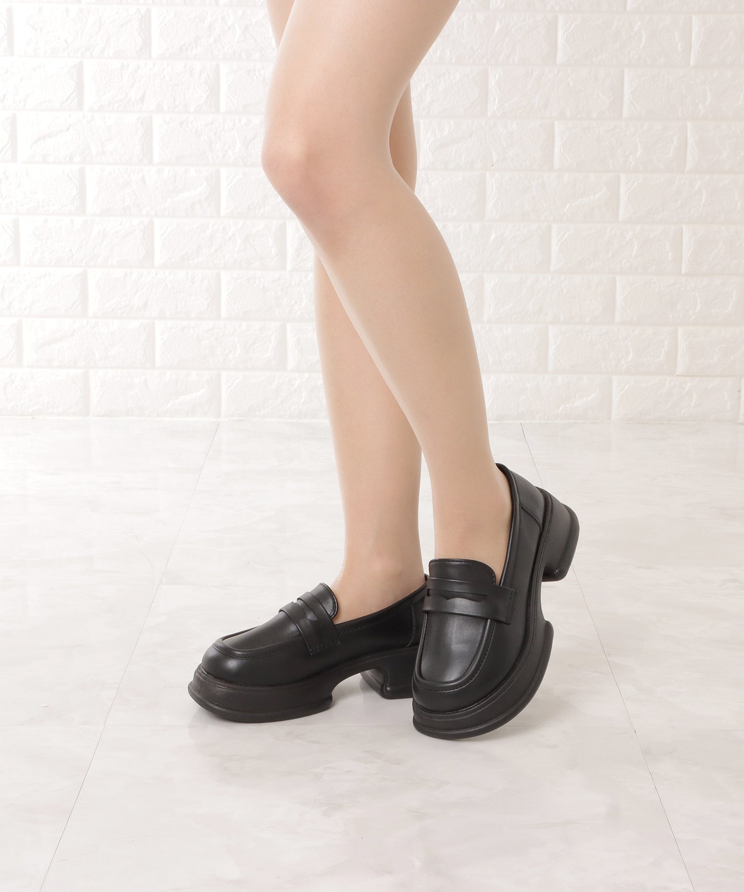 厚底コインローファー