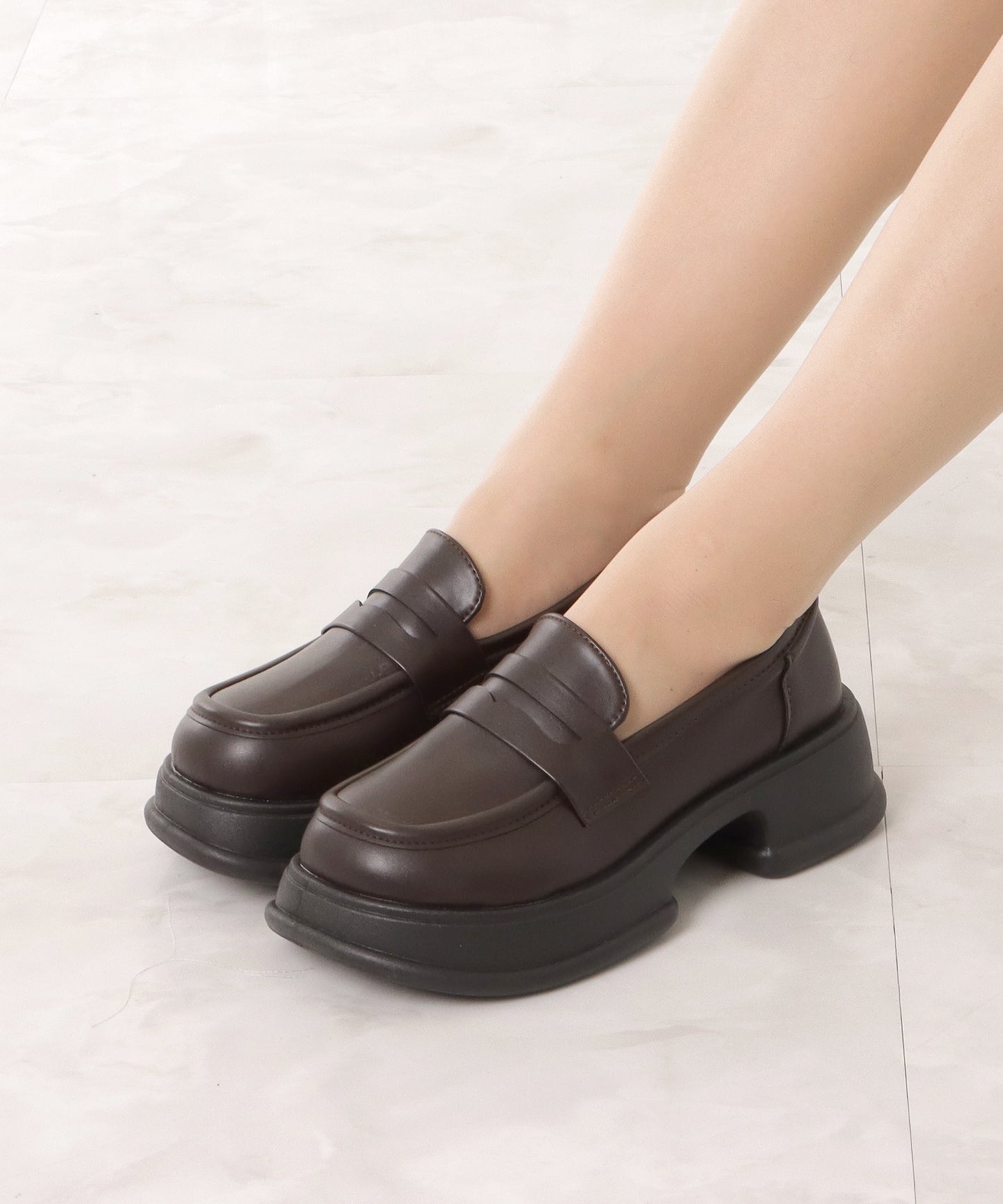 厚底コインローファー