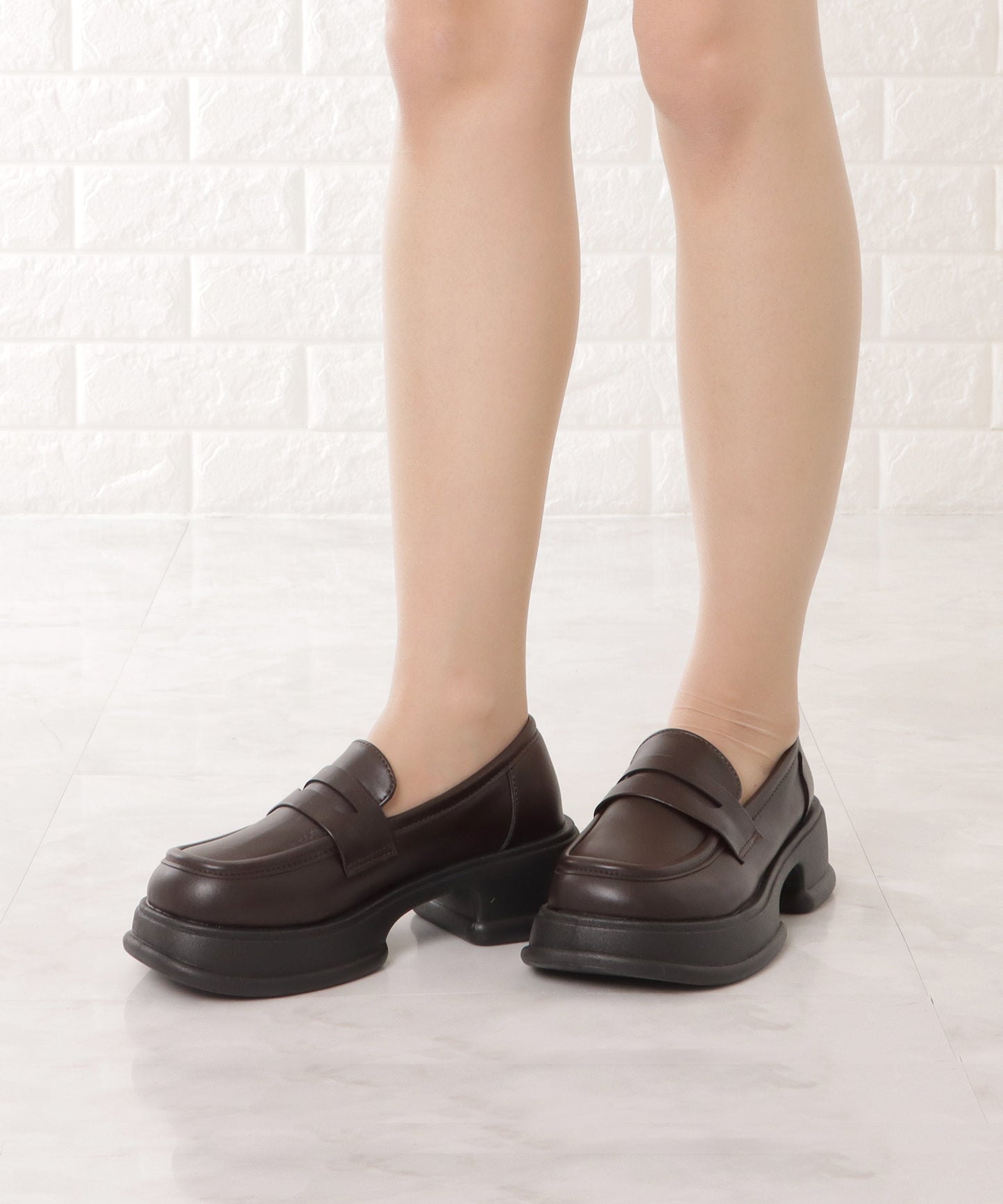 厚底コインローファー