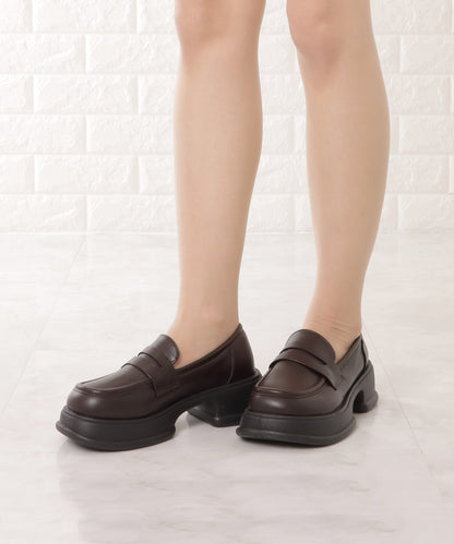厚底コインローファー