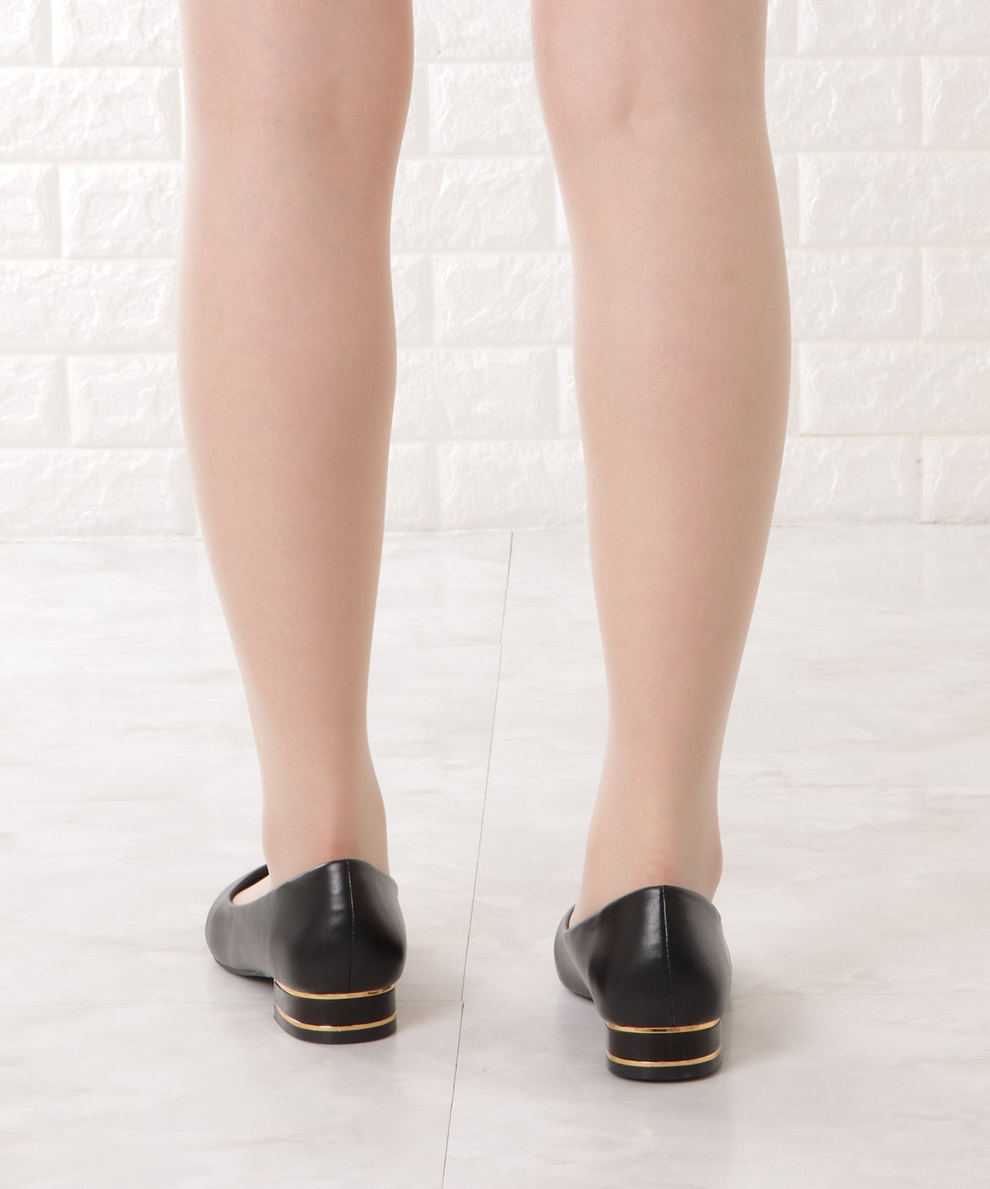 レザー調ポインテッドトゥメタリックヒールパンプス