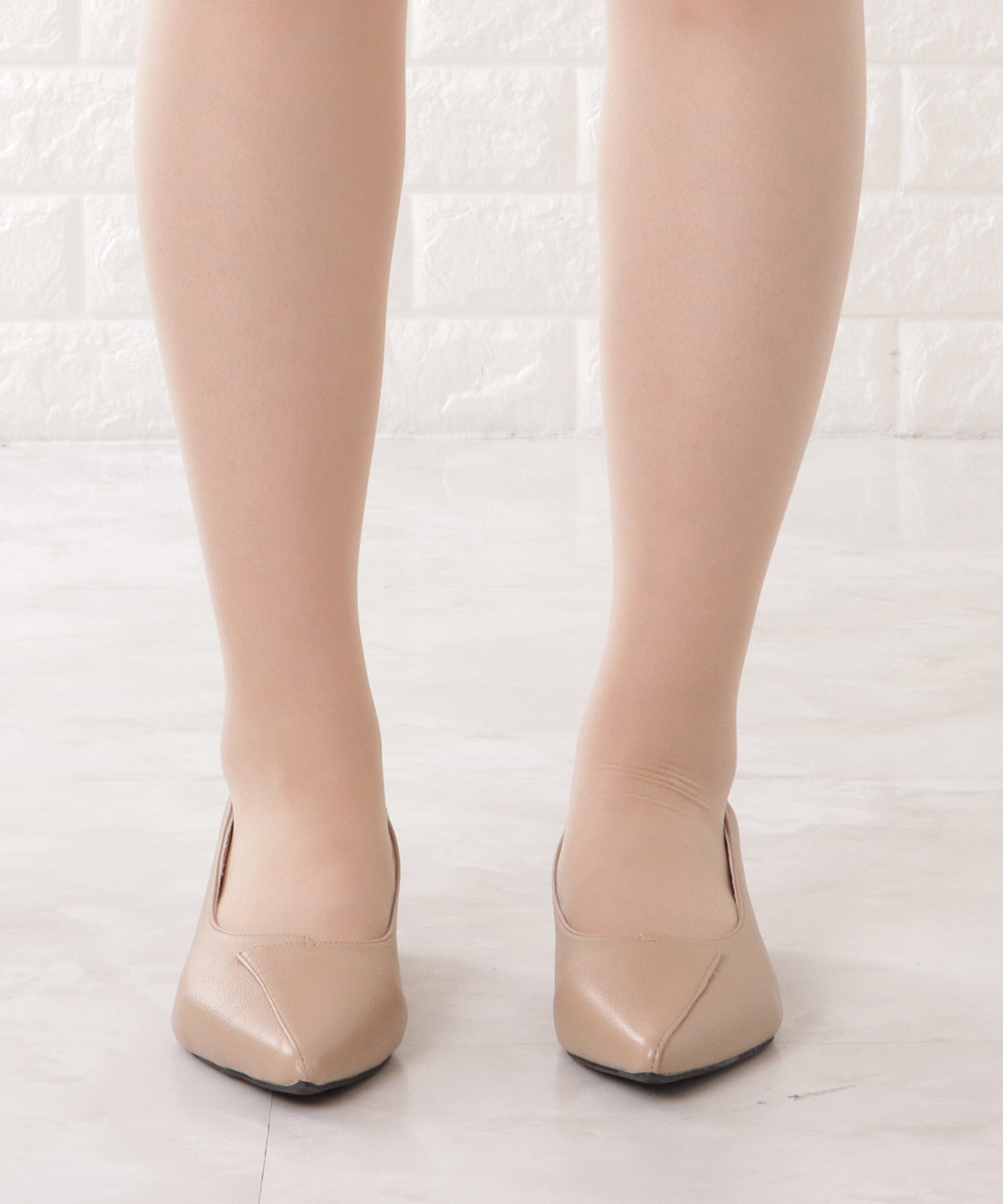 レザー調レイヤードローヒールパンプス